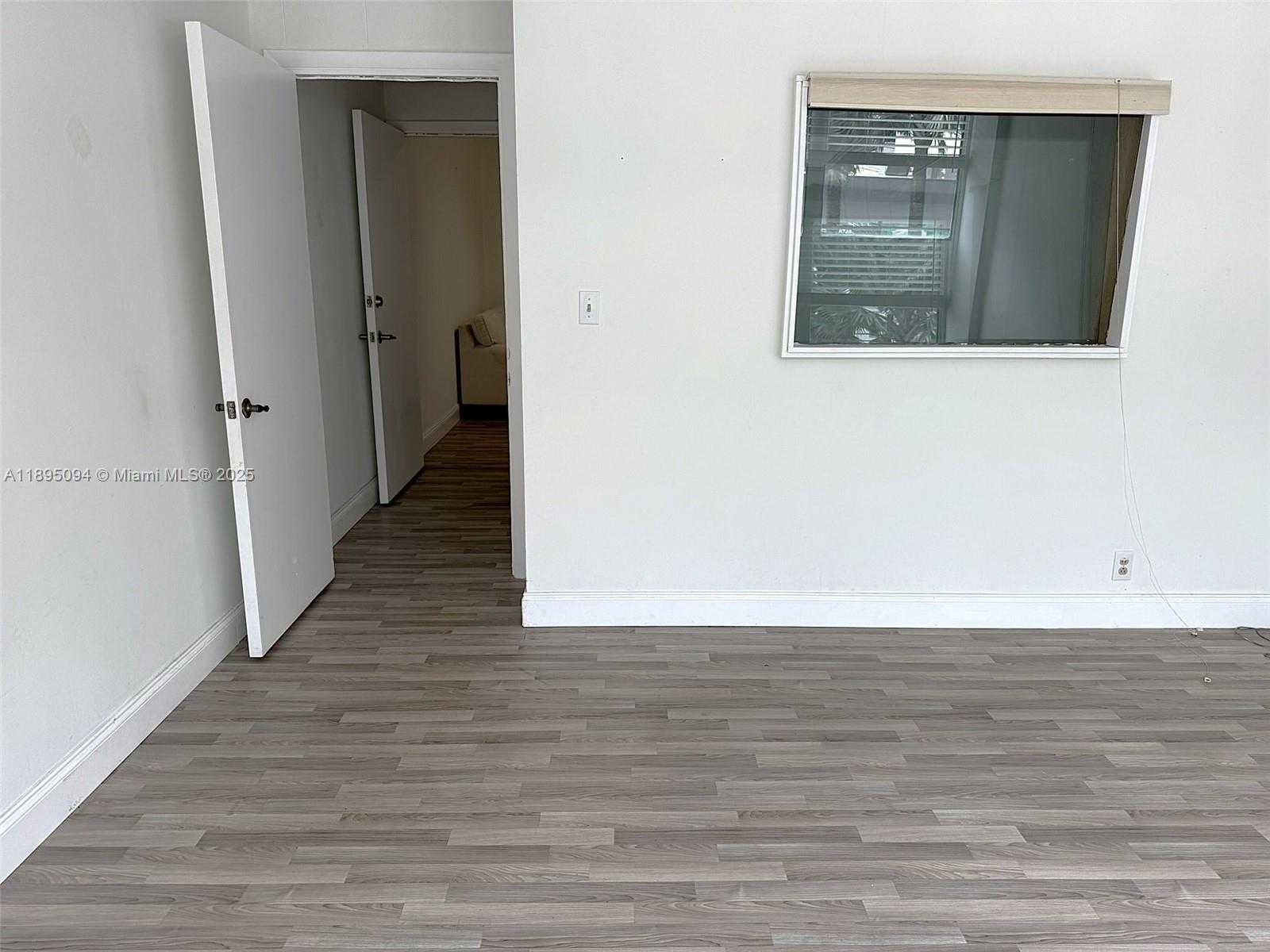 Small Image of 299 ALHAMBRA CIR #315, Coral Gables Number 5