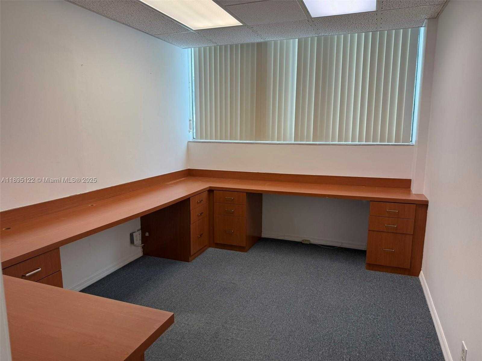 Small Image of 299 ALHAMBRA CIR #317, Coral Gables Number 3