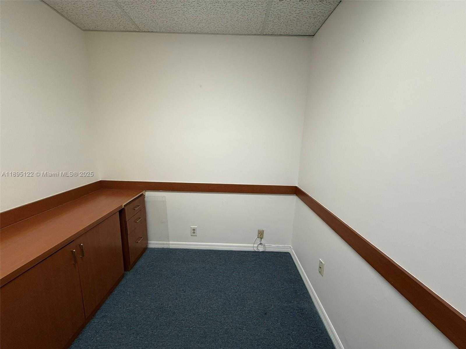 Small Image of 299 ALHAMBRA CIR #317, Coral Gables Number 4