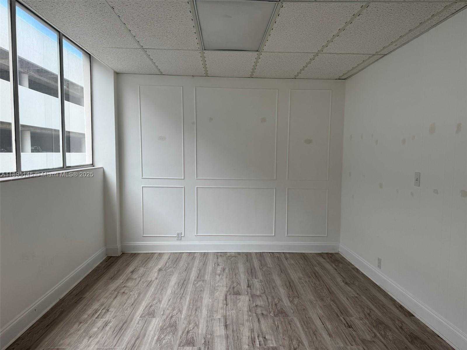 Small Image of 299 ALHAMBRA CIR #321, Coral Gables Number 3