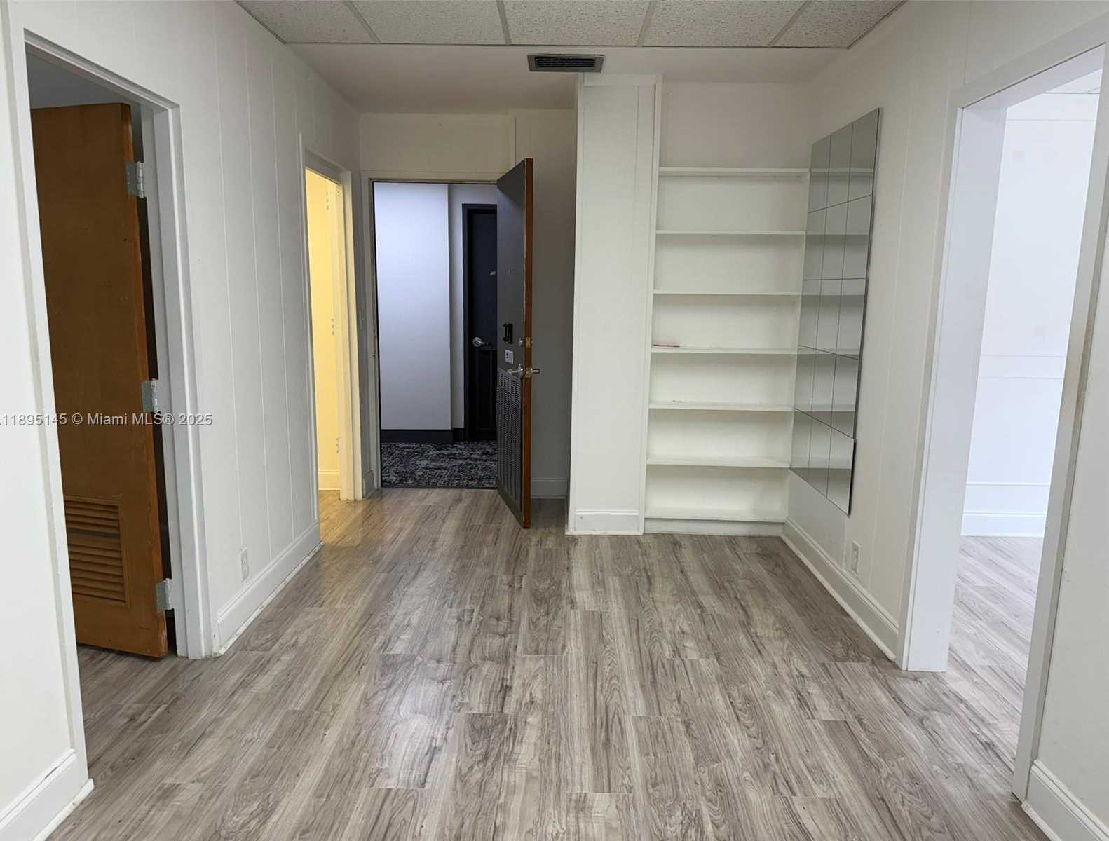 Small Image of 299 ALHAMBRA CIR #321, Coral Gables Number 5