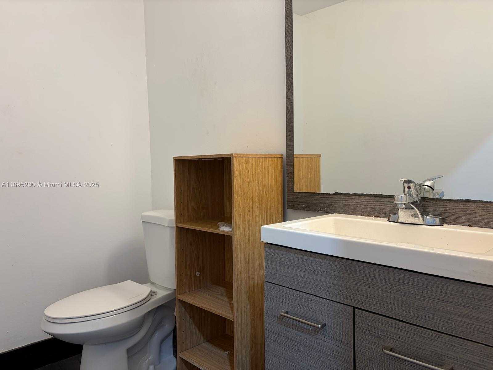 Small Image of 5101 NORTH WEST 79TH AVE #6, Doral Number 4