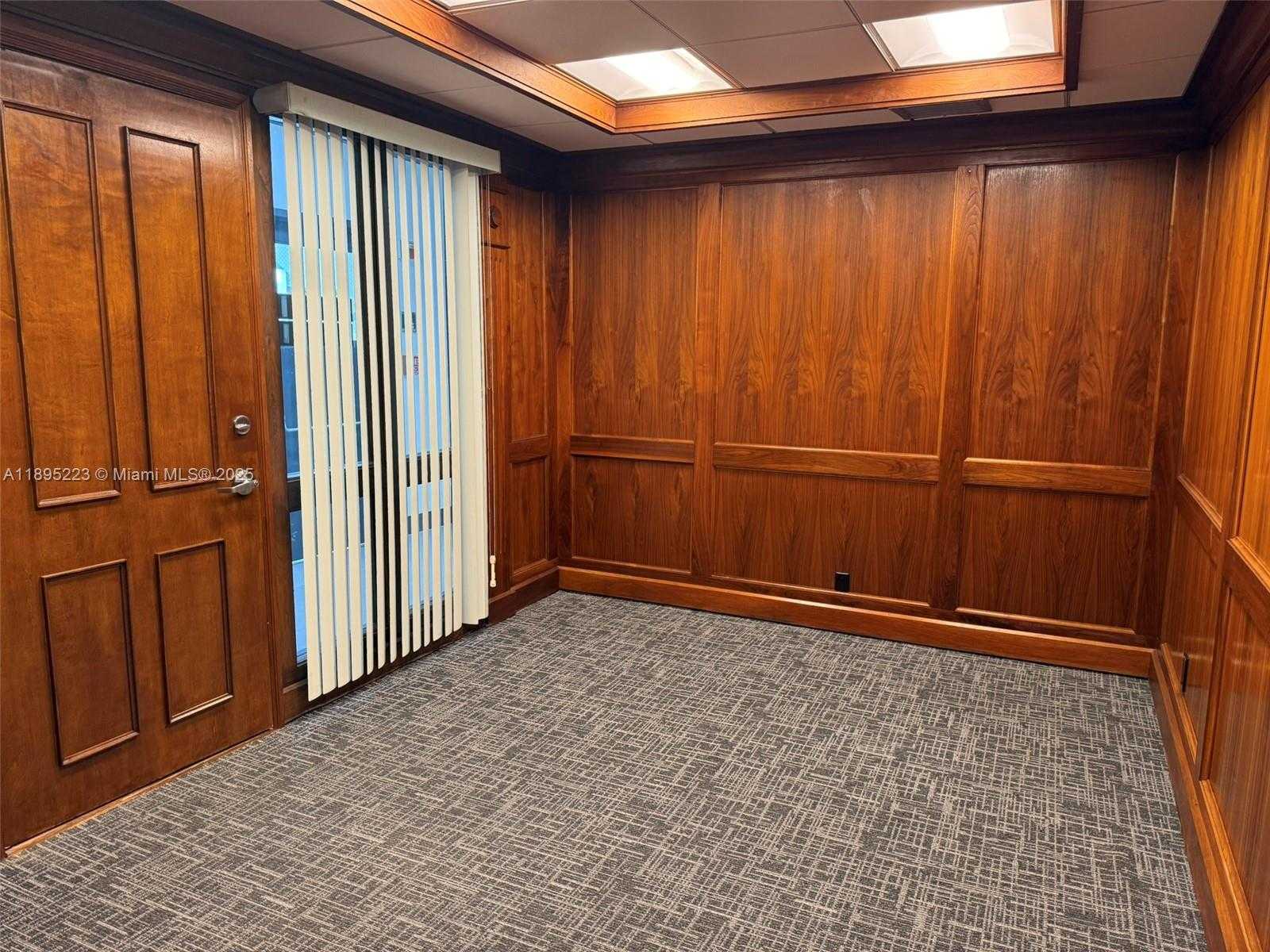 Small Image of 299 ALHAMBRA CIR #401, Coral Gables Number 3