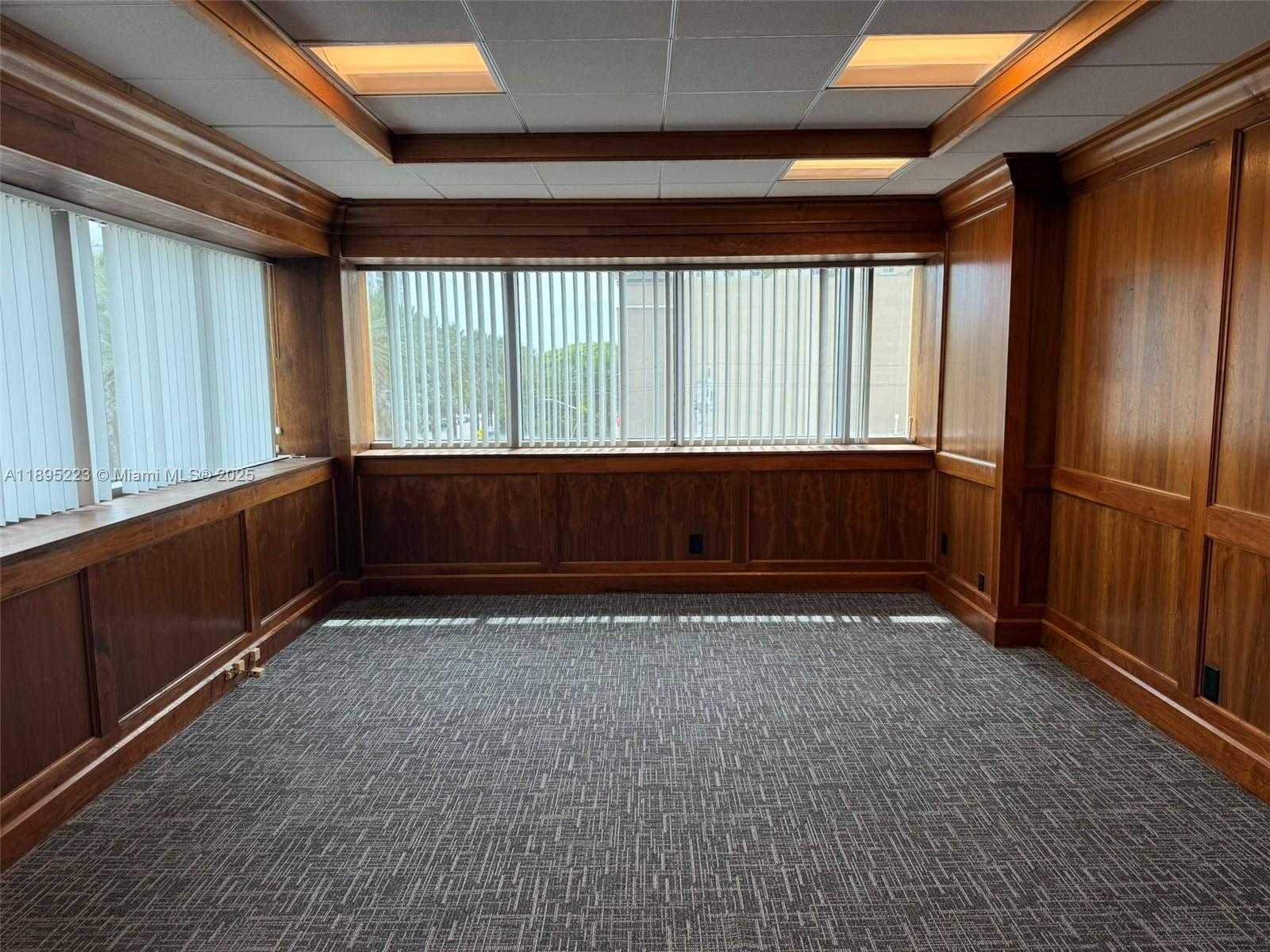 Small Image of 299 ALHAMBRA CIR #401, Coral Gables Number 4