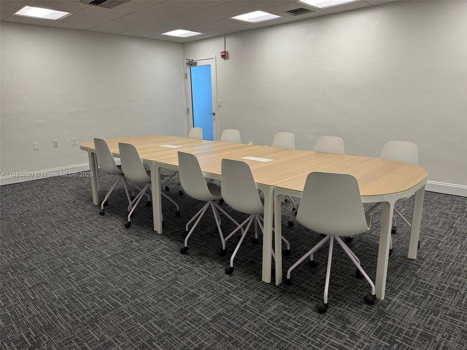 Small Image of 299 ALHAMBRA CIR #405, Coral Gables Number 5