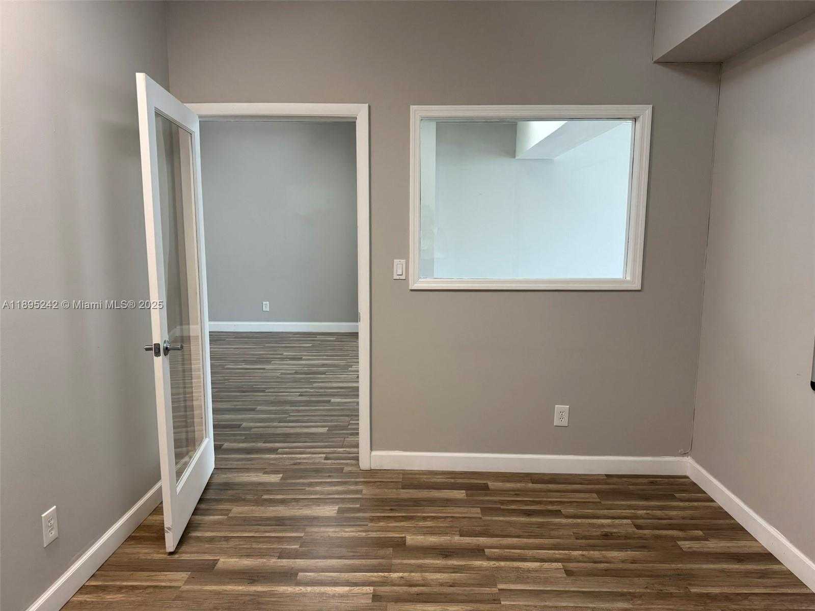 Small Image of 299 ALHAMBRA CIR #406, Coral Gables Number 3