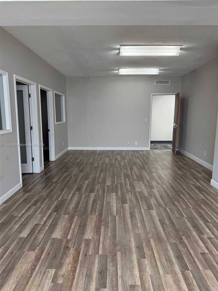 Small Image of 299 ALHAMBRA CIR #406, Coral Gables Number 5