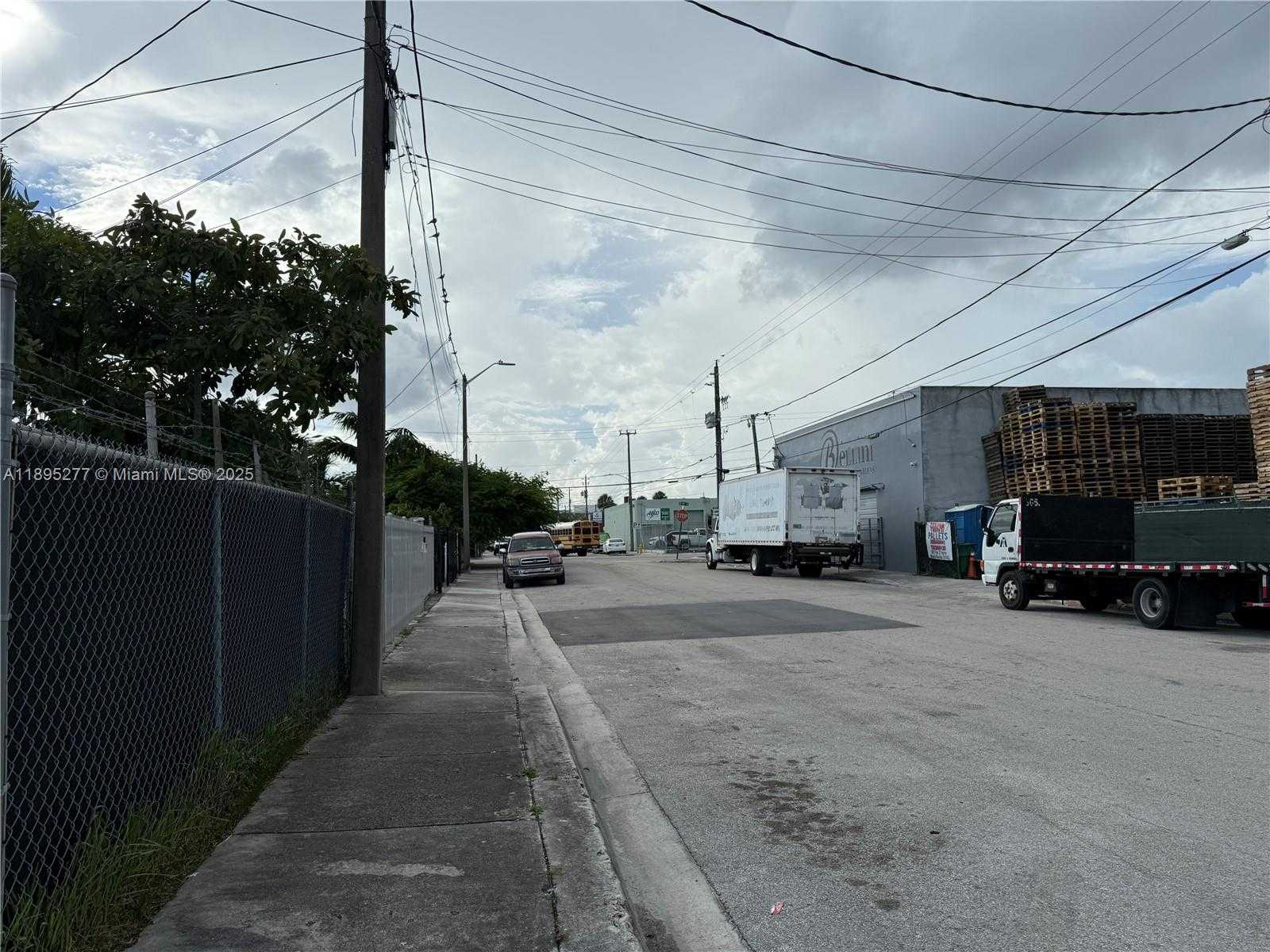 Small Image of 1870 NORTH WEST 21 TERRACE, Miami Number 26