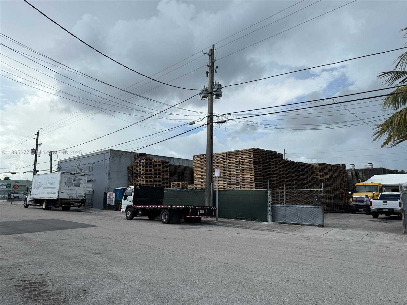 Small Image of 1870 NORTH WEST 21 TERRACE, Miami Number 28