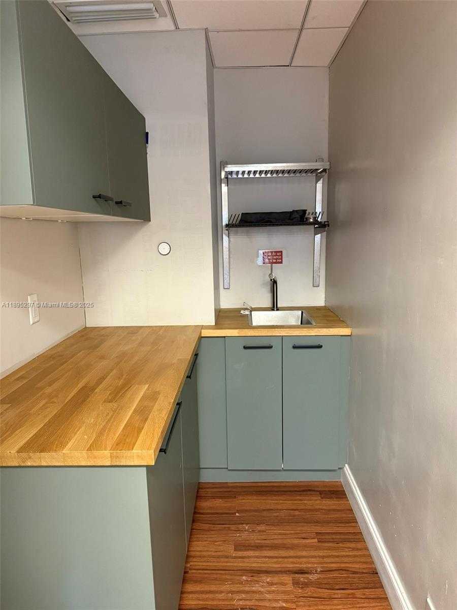 Small Image of 299 ALHAMBRA CIR #510, Coral Gables Number 4