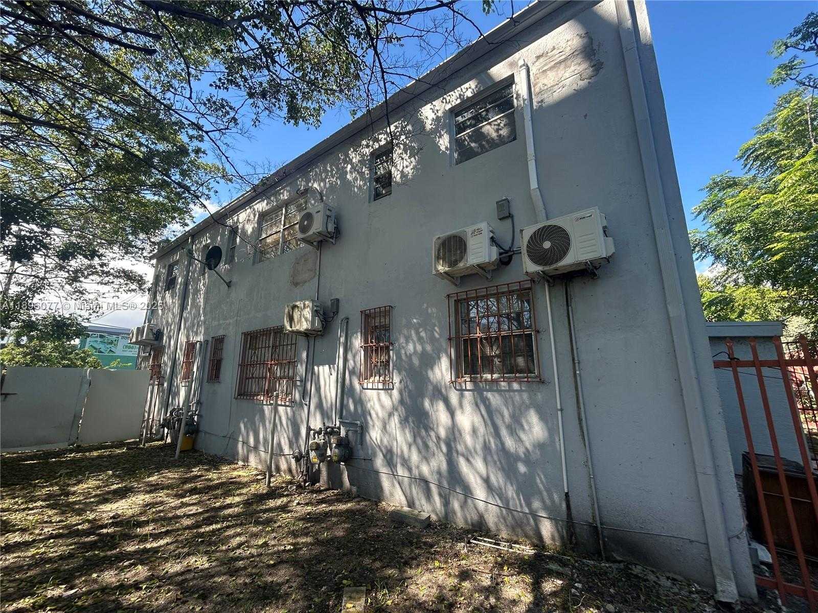 Small Image of 2015 NORTH WEST 6TH PL, Miami Number 3