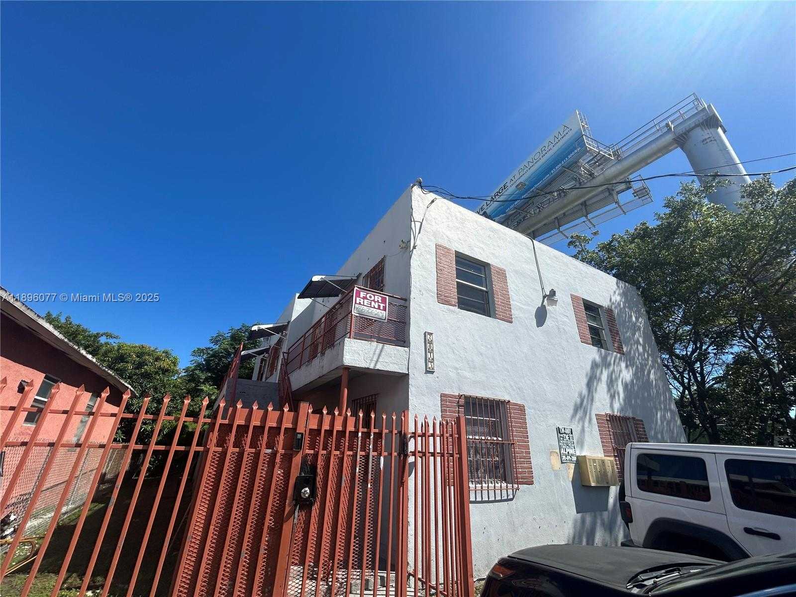 Small Image of 2015 NORTH WEST 6TH PL, Miami Number 5