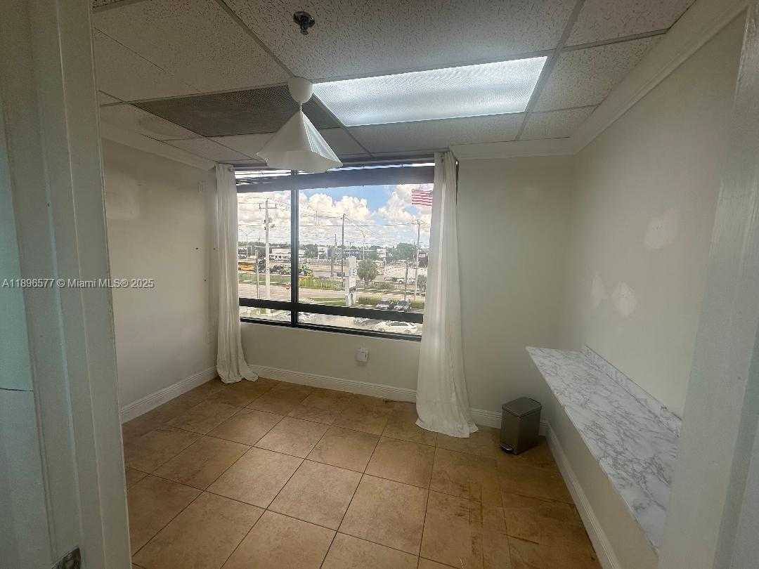 Small Image of 2100 WEST 76TH ST #304, Hialeah Number 10