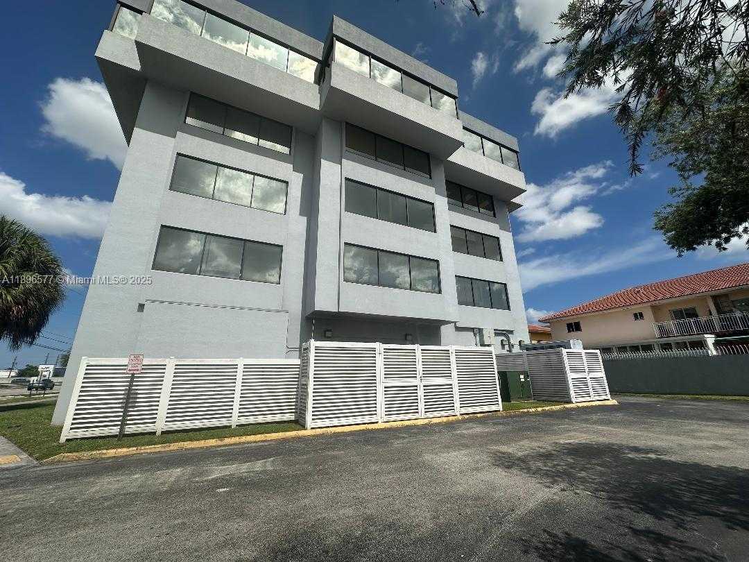 Small Image of 2100 WEST 76TH ST #304, Hialeah Number 3