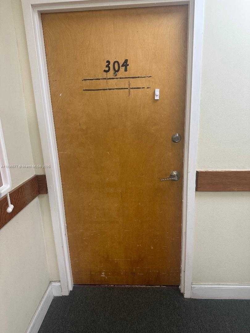 Small Image of 2100 WEST 76TH ST #304, Hialeah Number 8