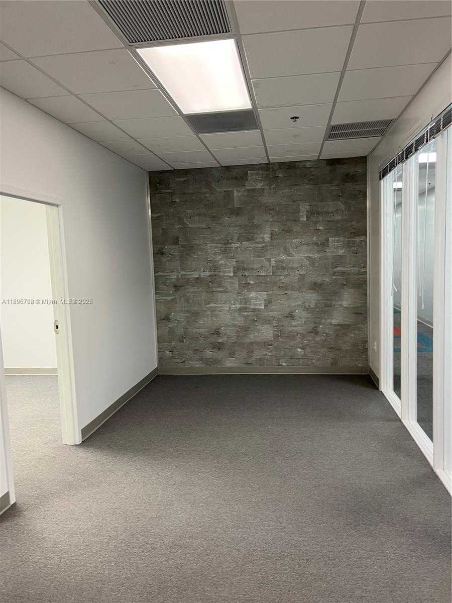 Small Image of 18191 NORTH WEST 68TH AVE, Miami Number 4