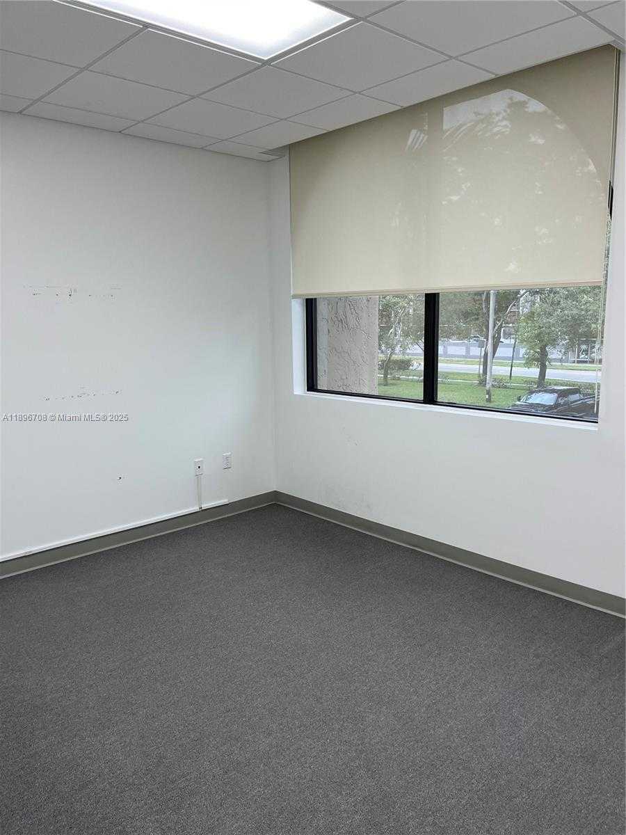 Small Image of 18191 NORTH WEST 68TH AVE, Miami Number 5