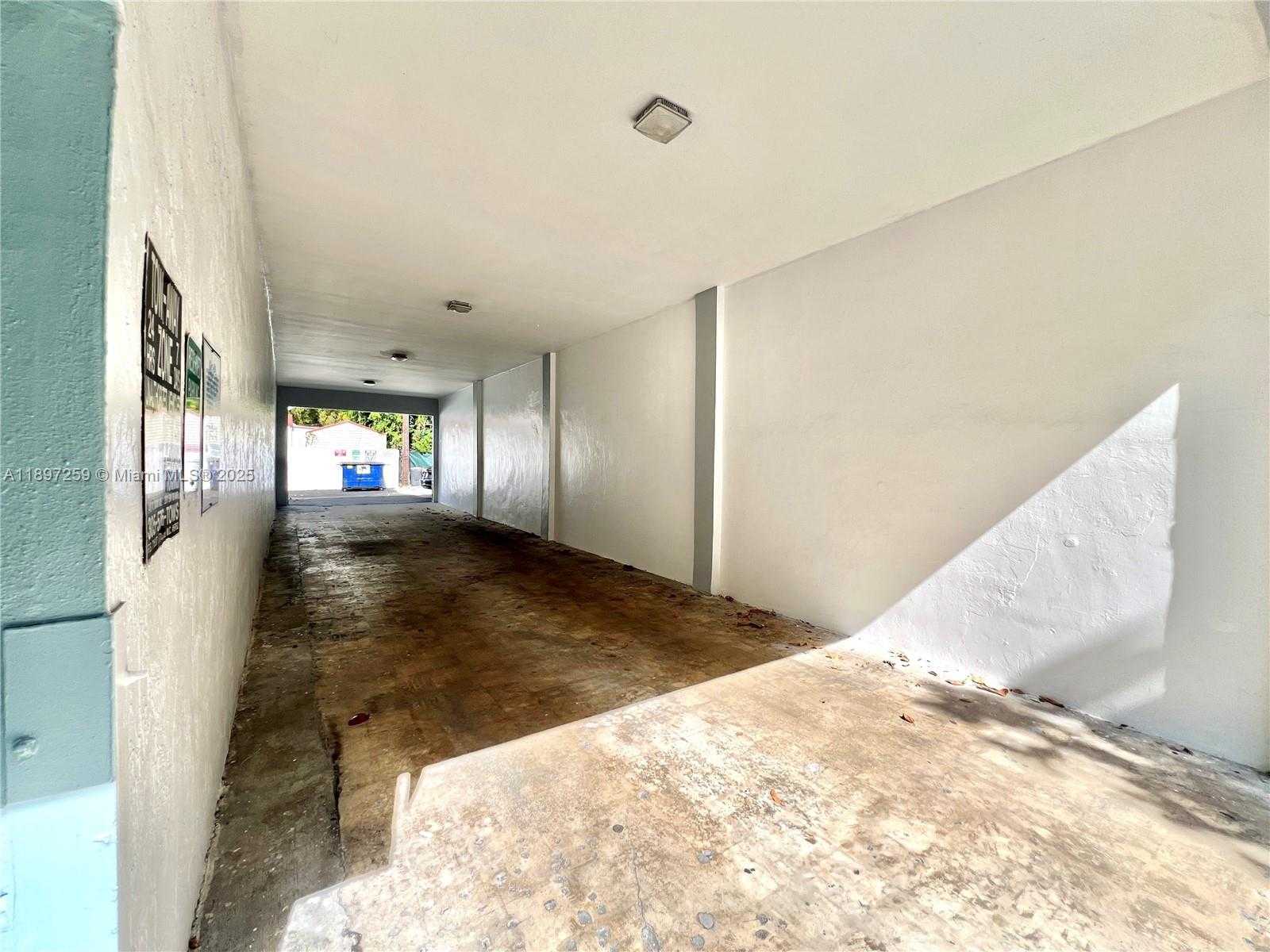 Small Image of 1727 CORAL WAY, Miami Number 10