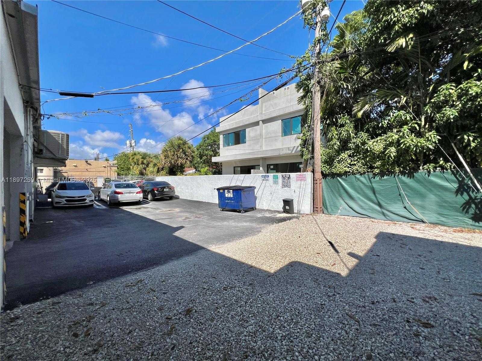 Small Image of 1727 CORAL WAY, Miami Number 13