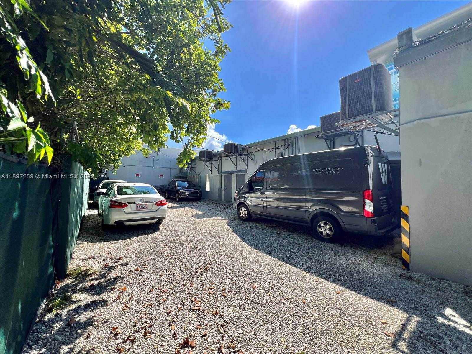 Small Image of 1727 CORAL WAY, Miami Number 14