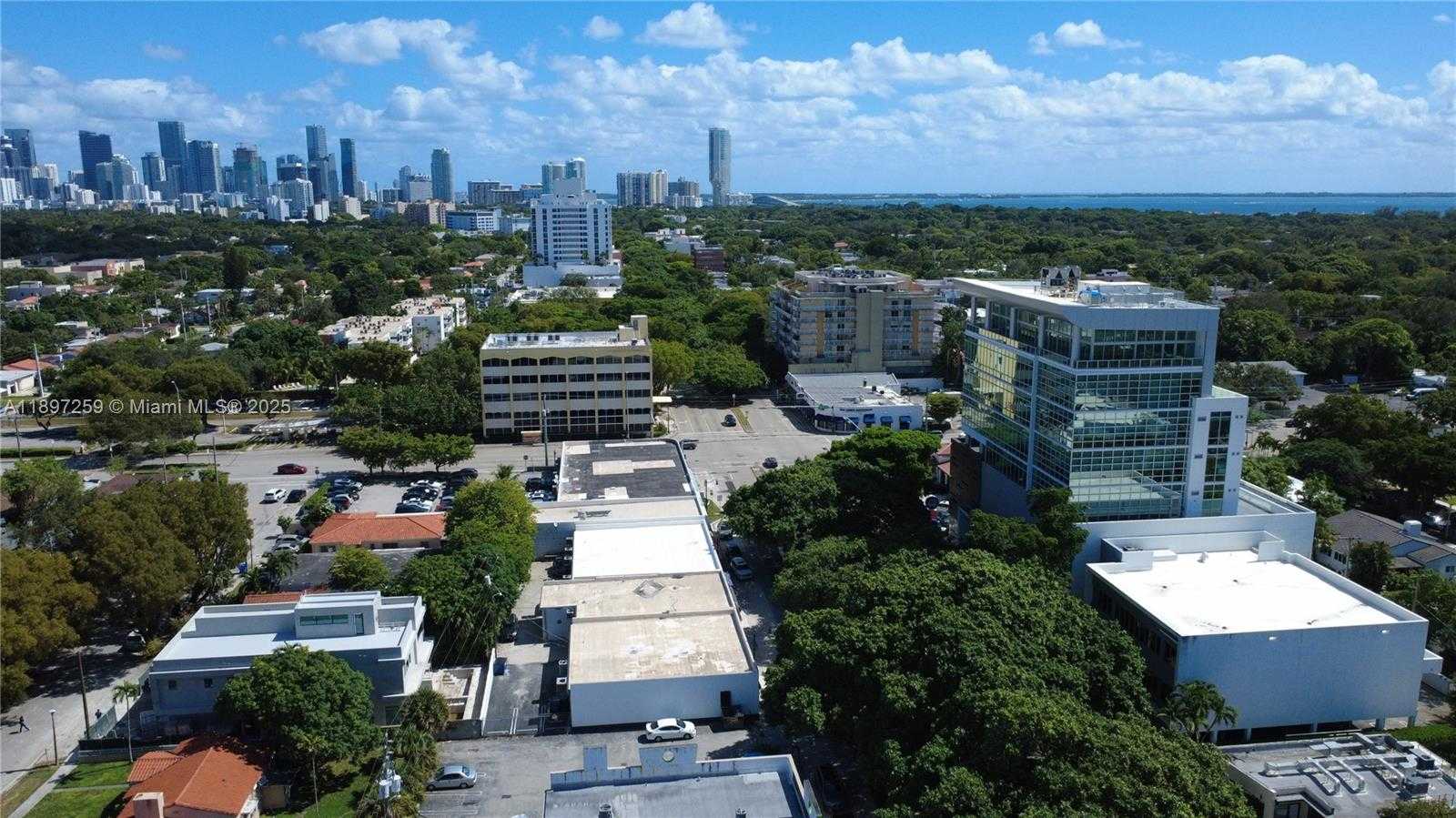 Small Image of 1727 CORAL WAY, Miami Number 15
