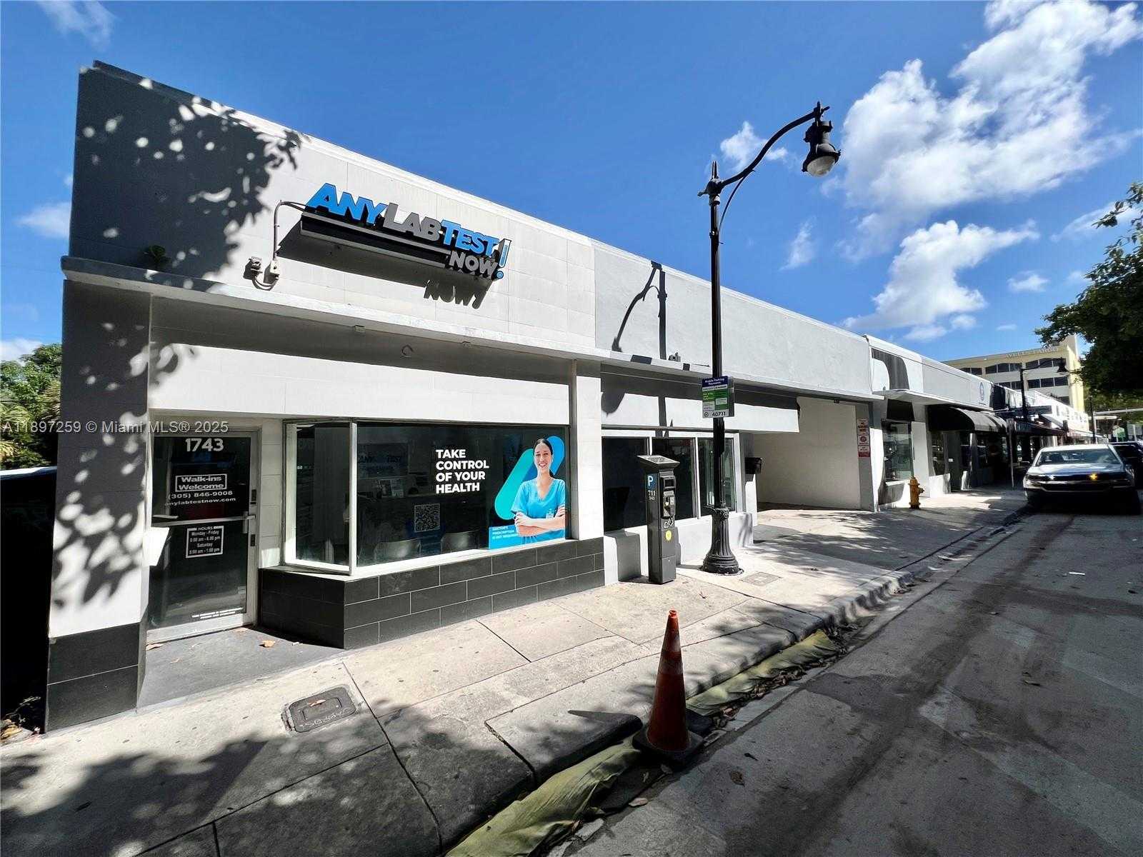 Small Image of 1727 CORAL WAY, Miami Number 3