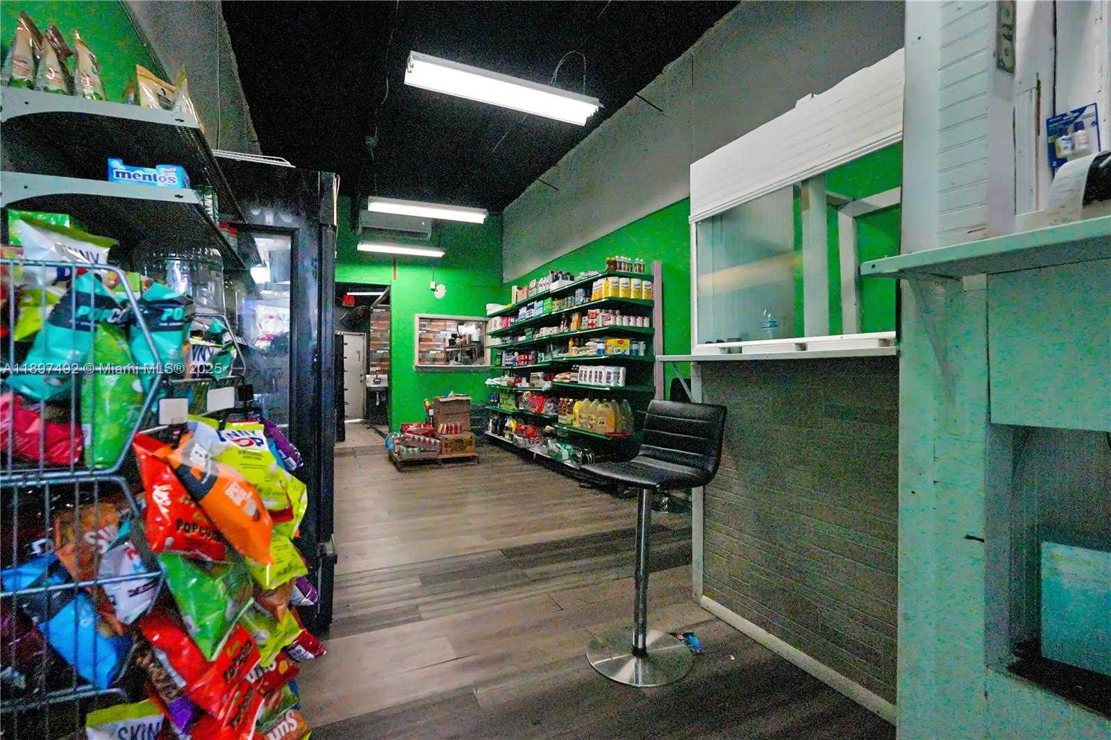 Small Image of 12985 WEST DIXIE HWY, North Miami Number 11