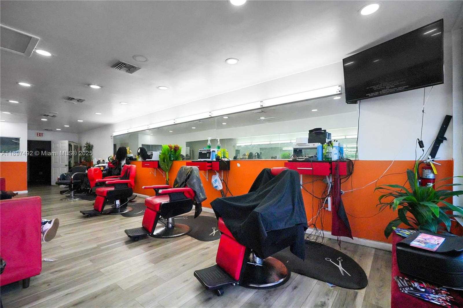 Small Image of 12985 WEST DIXIE HWY, North Miami Number 17