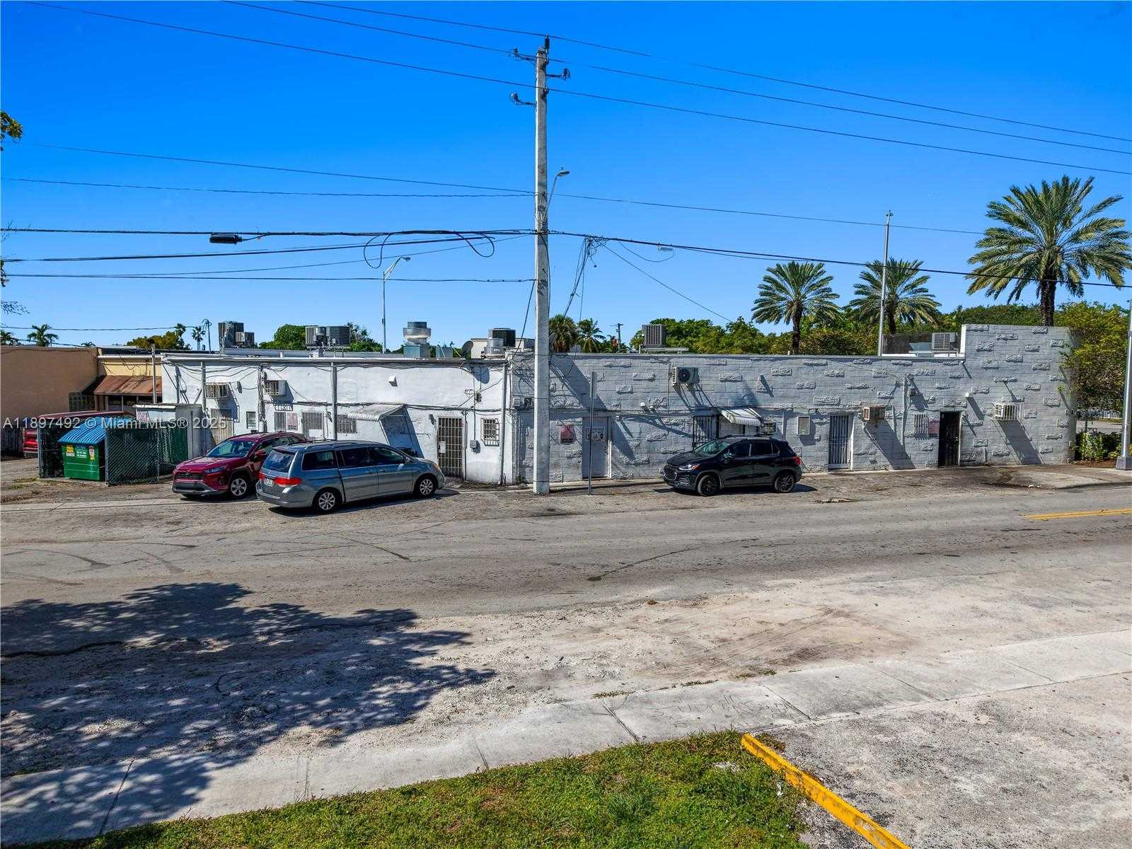 Small Image of 12985 WEST DIXIE HWY, North Miami Number 20