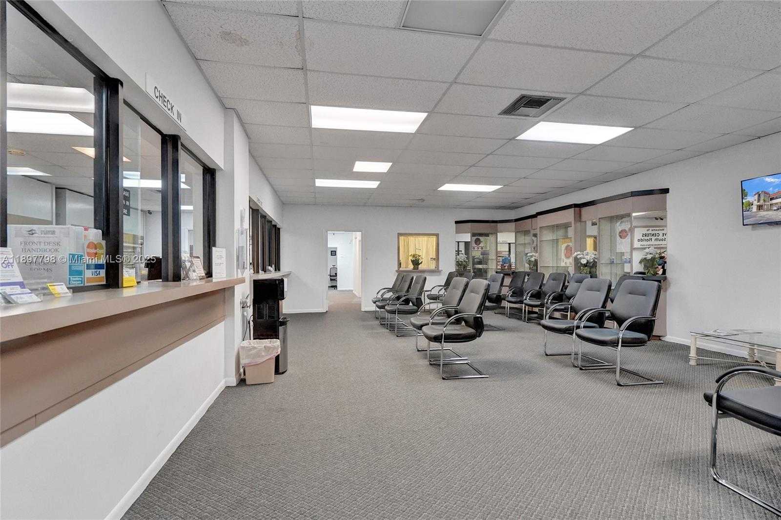 Small Image of 5333 NORTH DIXIE HWY, Oakland Park Number 6