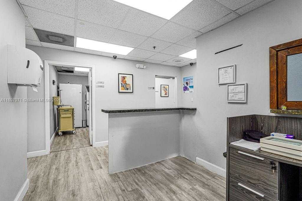 Small Image of 2645 SOUTH WEST 37TH AVE #101, Coral Gables Number 11
