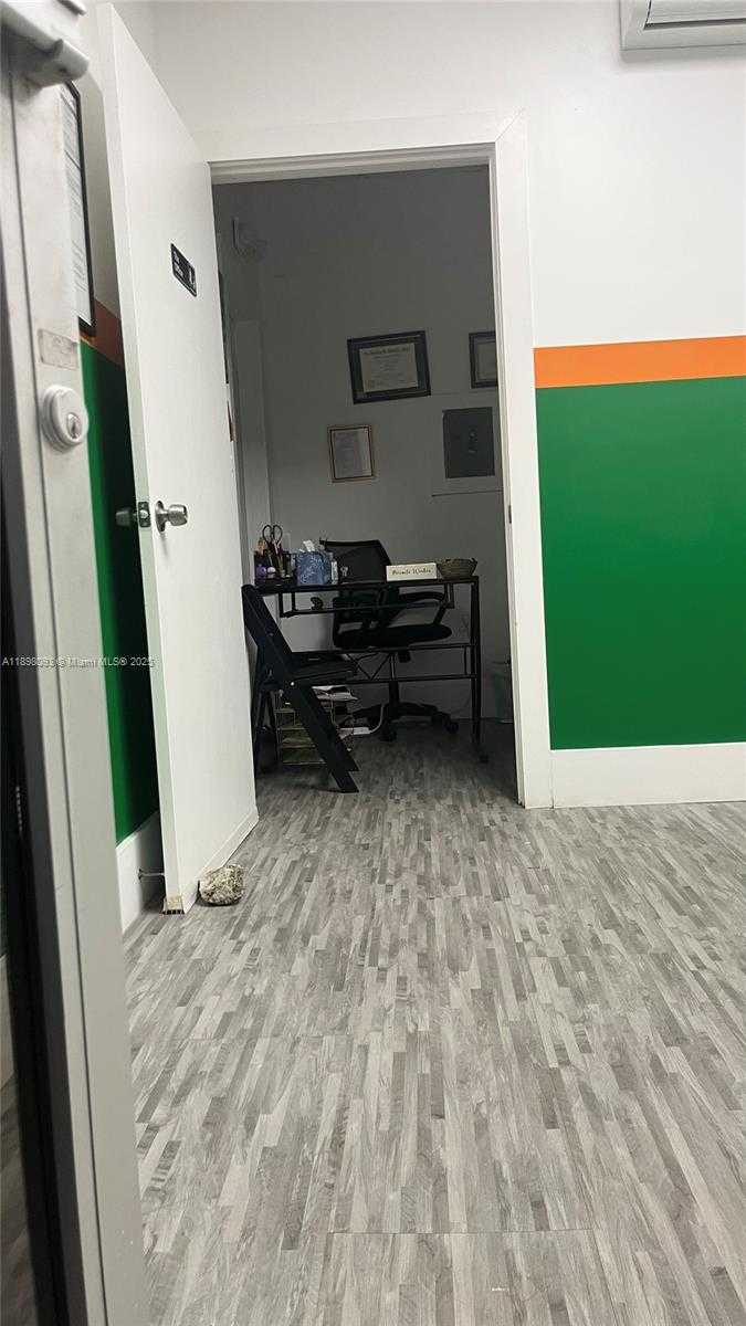 Small Image of 5 PALM PLAZA #Suite #5, Homestead Number 6
