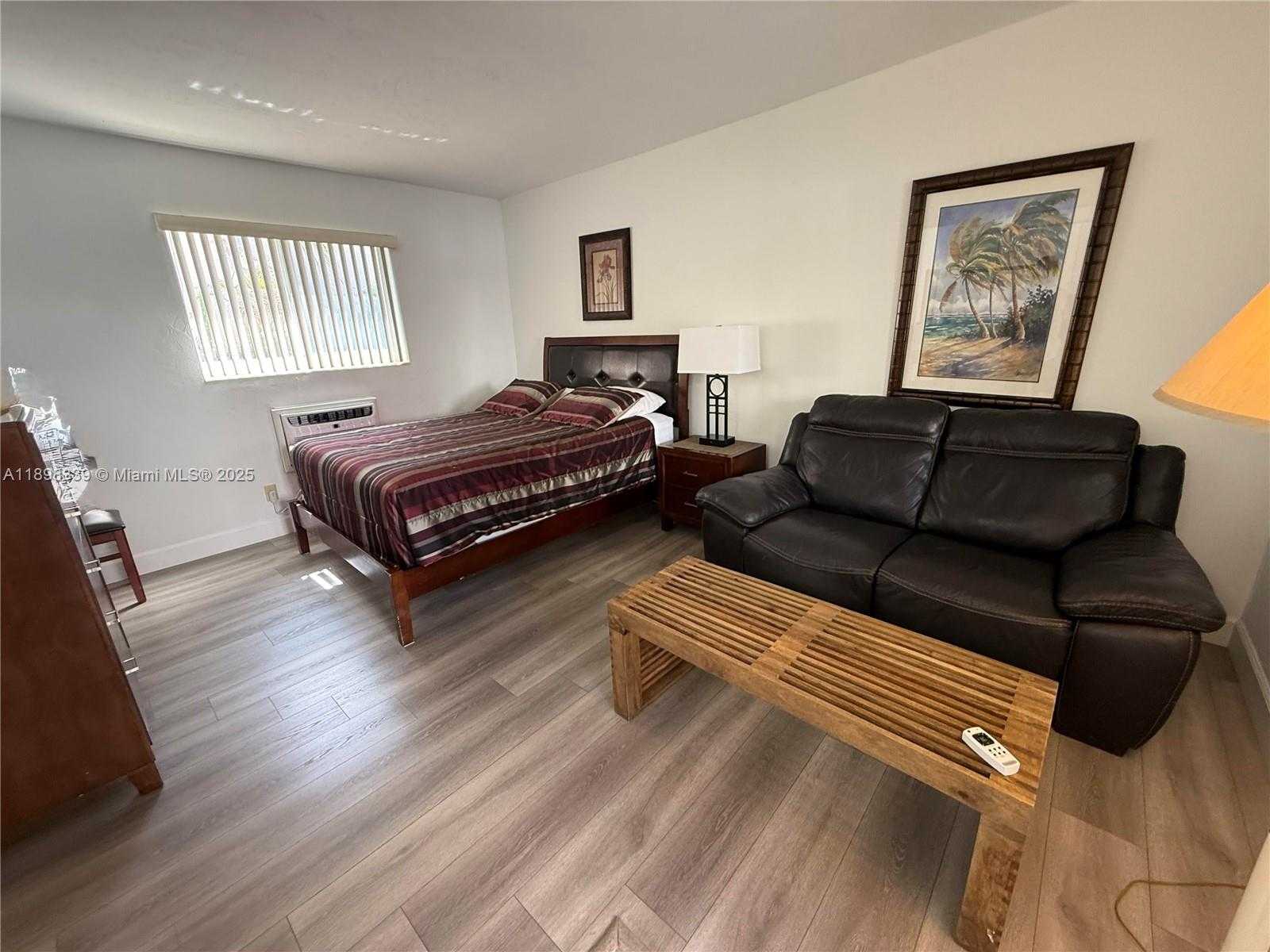 Small Image of 1743 RODMAN ST, Hollywood Number 5