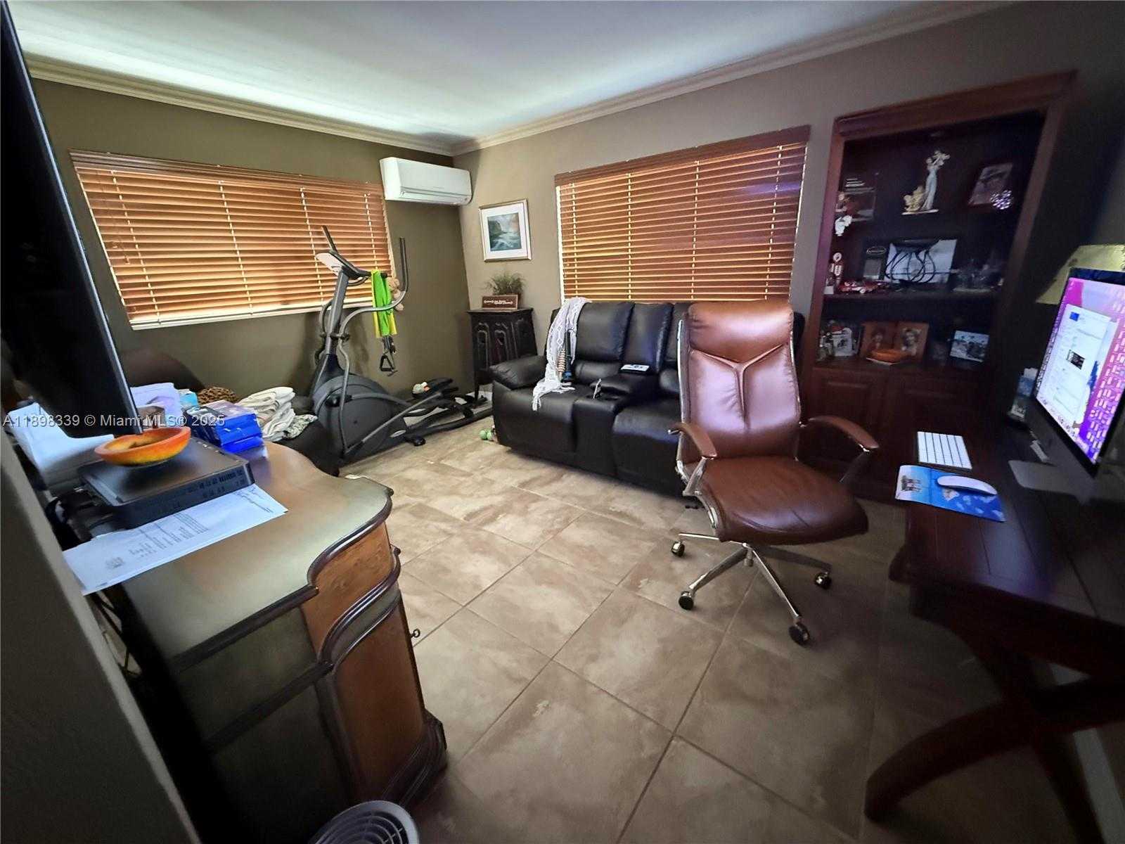 Small Image of 1743 RODMAN ST, Hollywood Number 8