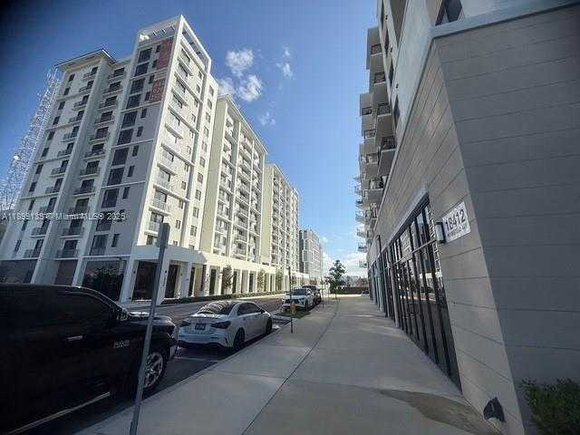 Small Image of 18412 HOMESTEAD AVE #2, Miami Number 6