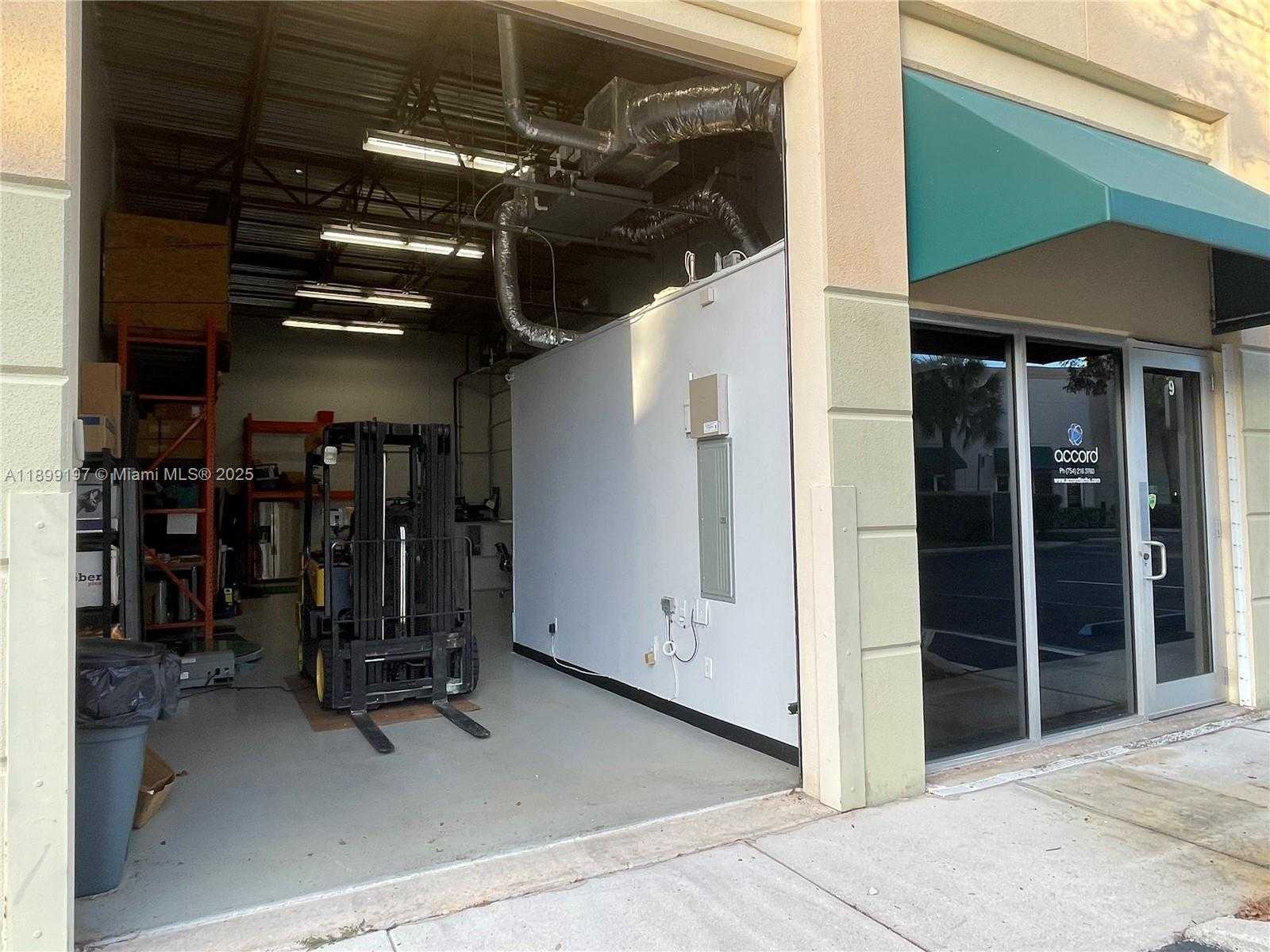 Small Image of 2950 GLADES CIR #9, Weston Number 4