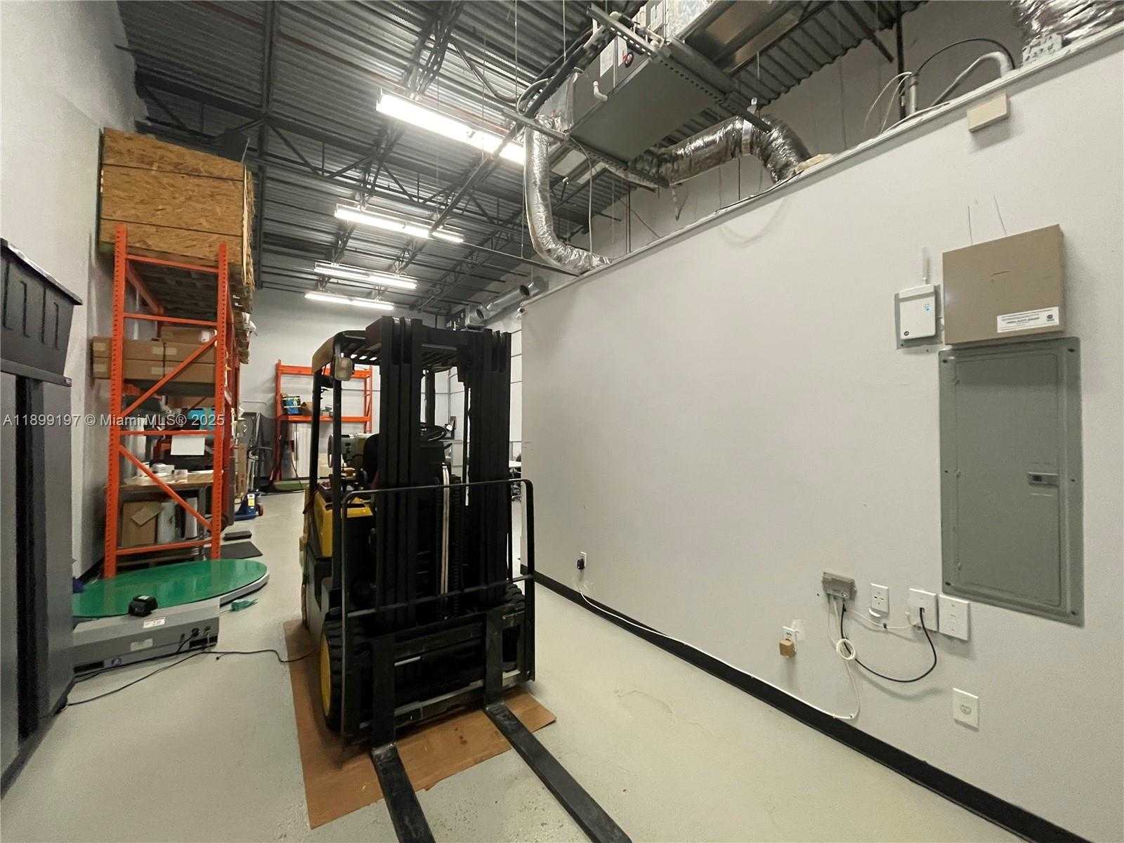 Small Image of 2950 GLADES CIR #9, Weston Number 5