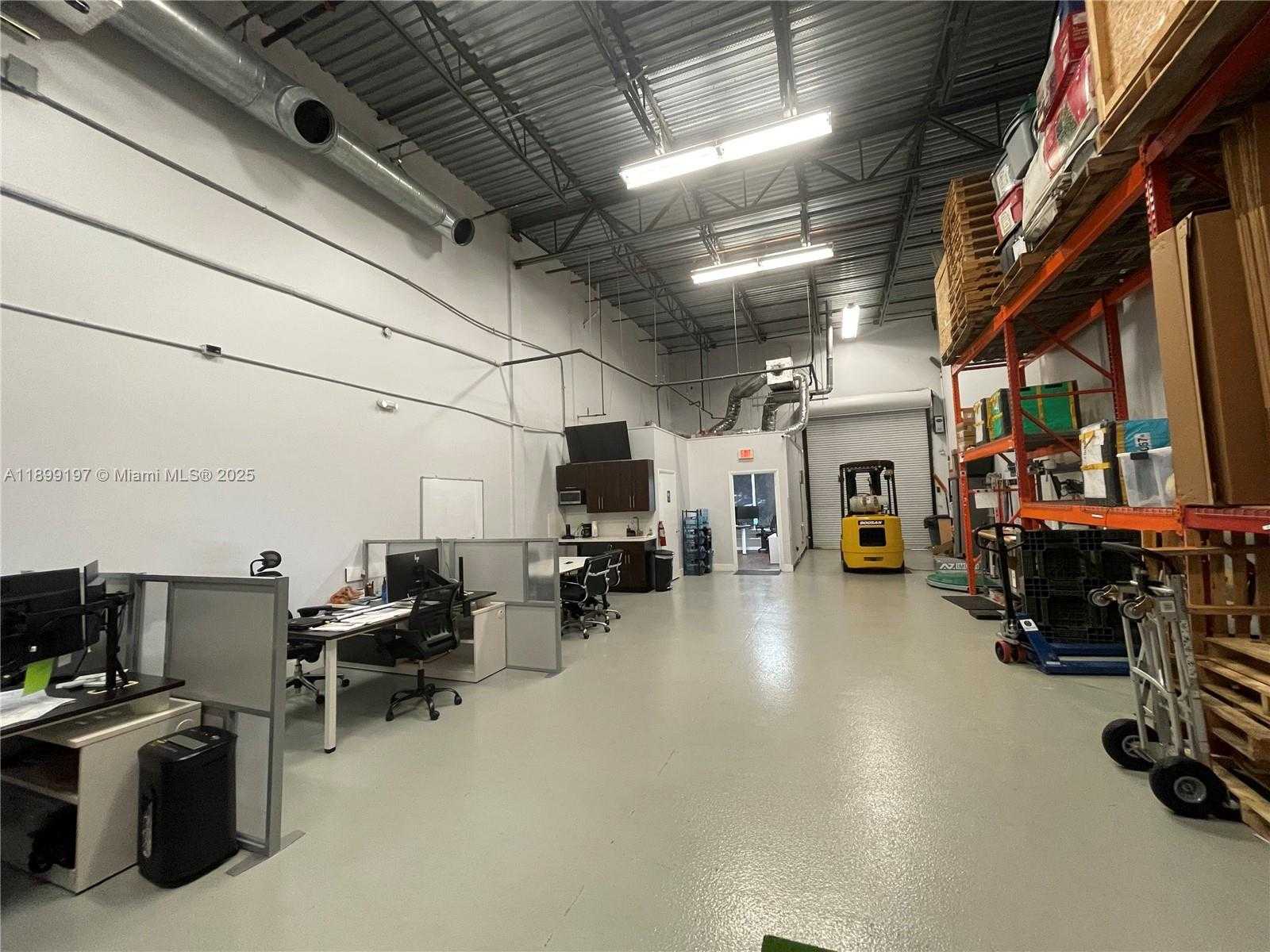 Small Image of 2950 GLADES CIR #9, Weston Number 8
