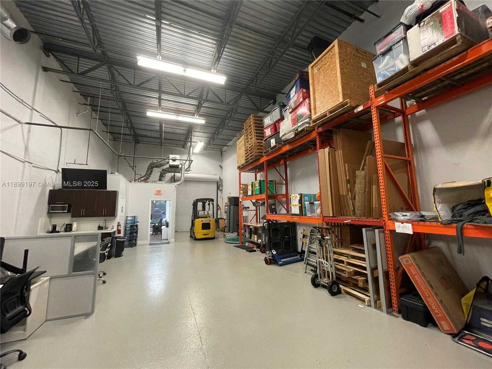 Small Image of 2950 GLADES CIR #9, Weston Number 9
