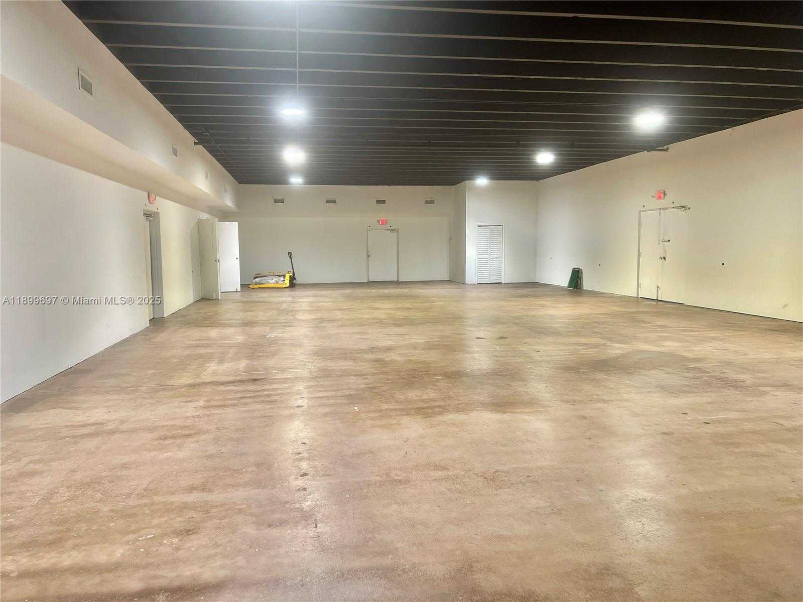 Small Image of 4301 NORTH WEST 72ND AVE, Miami Number 3