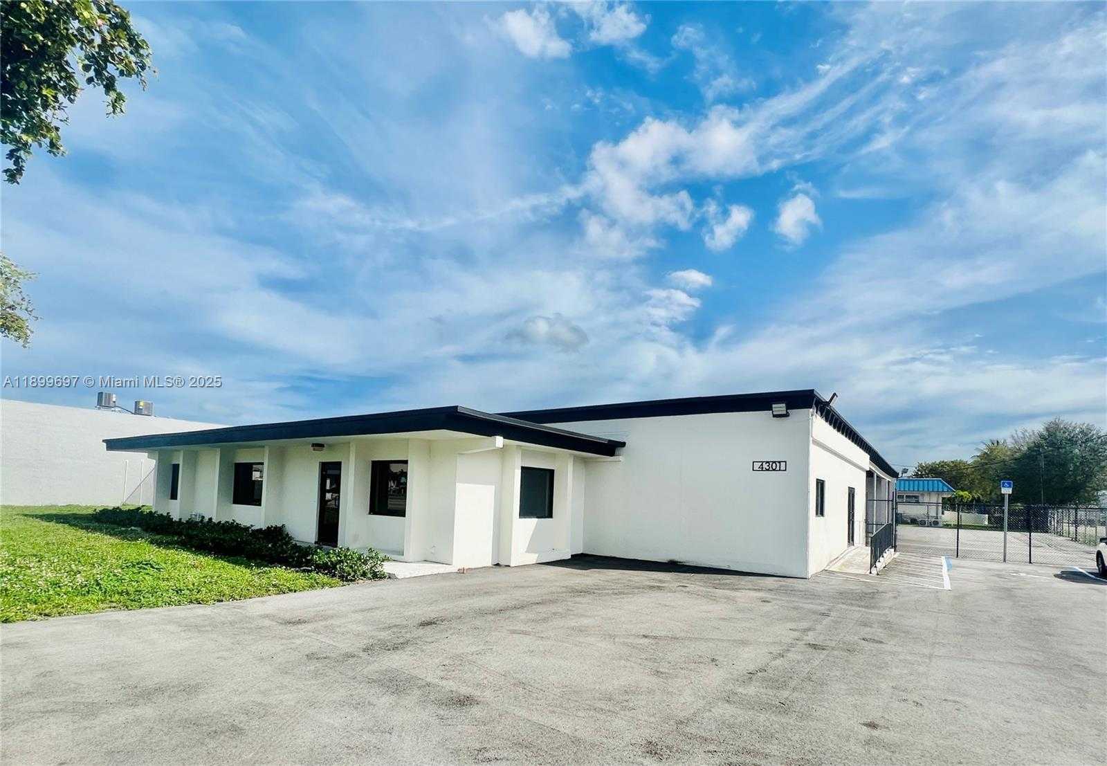 Small Image of 4301 NORTH WEST 72ND AVE, Miami Number 4