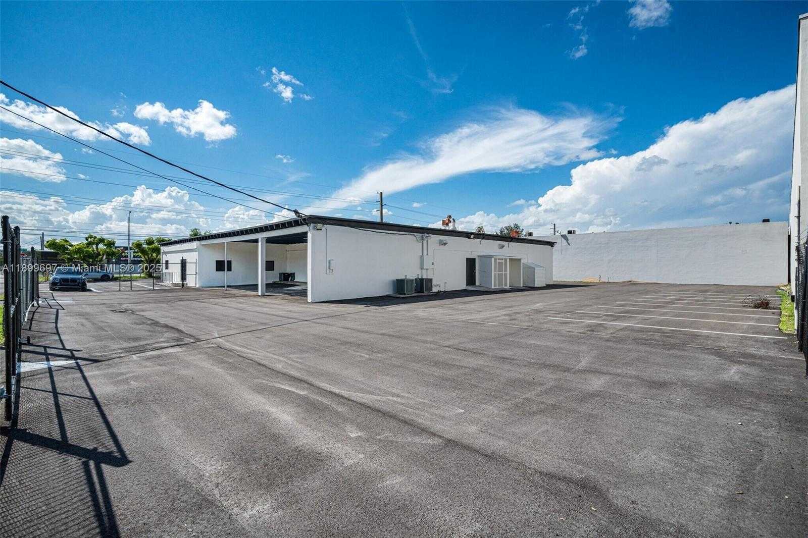 Small Image of 4301 NORTH WEST 72ND AVE, Miami Number 5