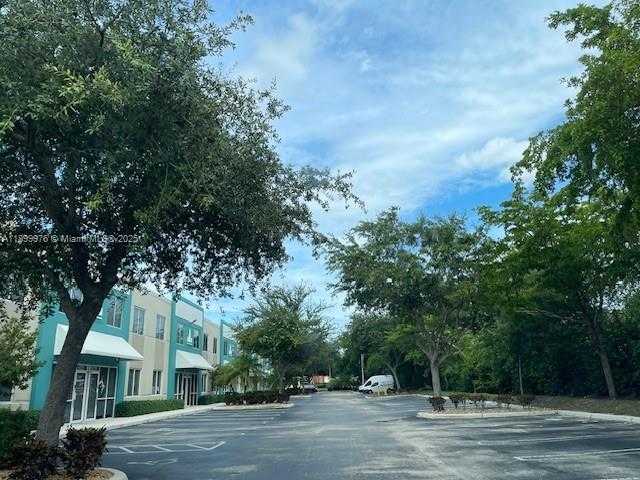 Small Image of 14028 NORTH WEST 82ND AVE #10, Miami Lakes Number 5