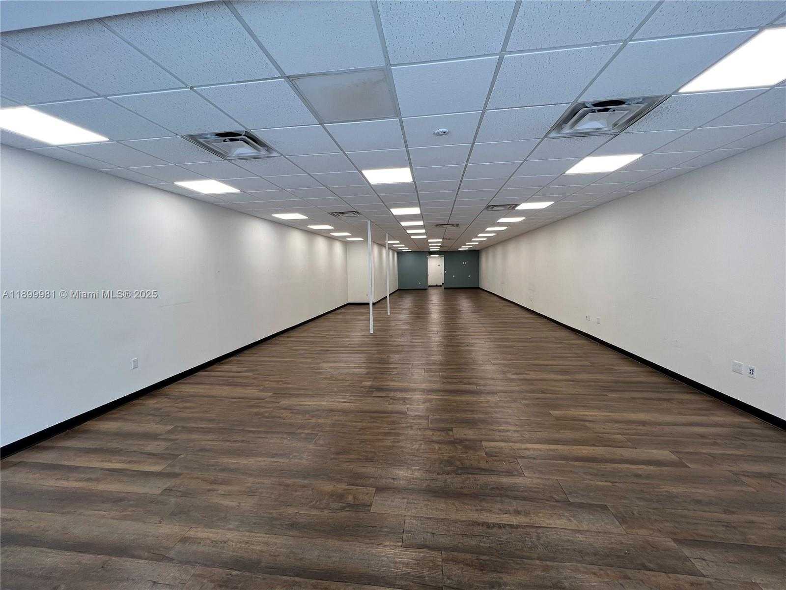 Small Image of 308 MIRACLE MILE, Coral Gables Number 2
