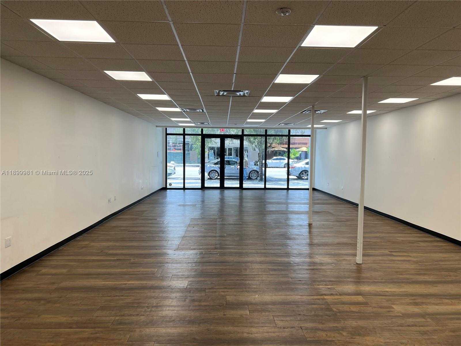 Small Image of 308 MIRACLE MILE, Coral Gables Number 3