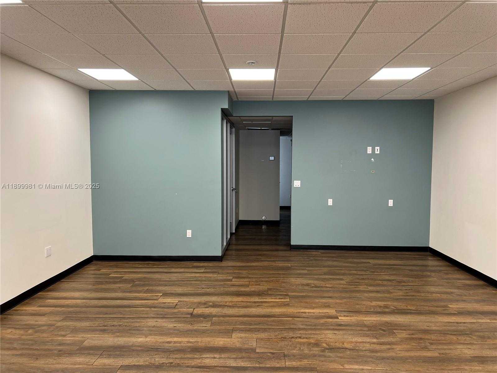 Small Image of 308 MIRACLE MILE, Coral Gables Number 5