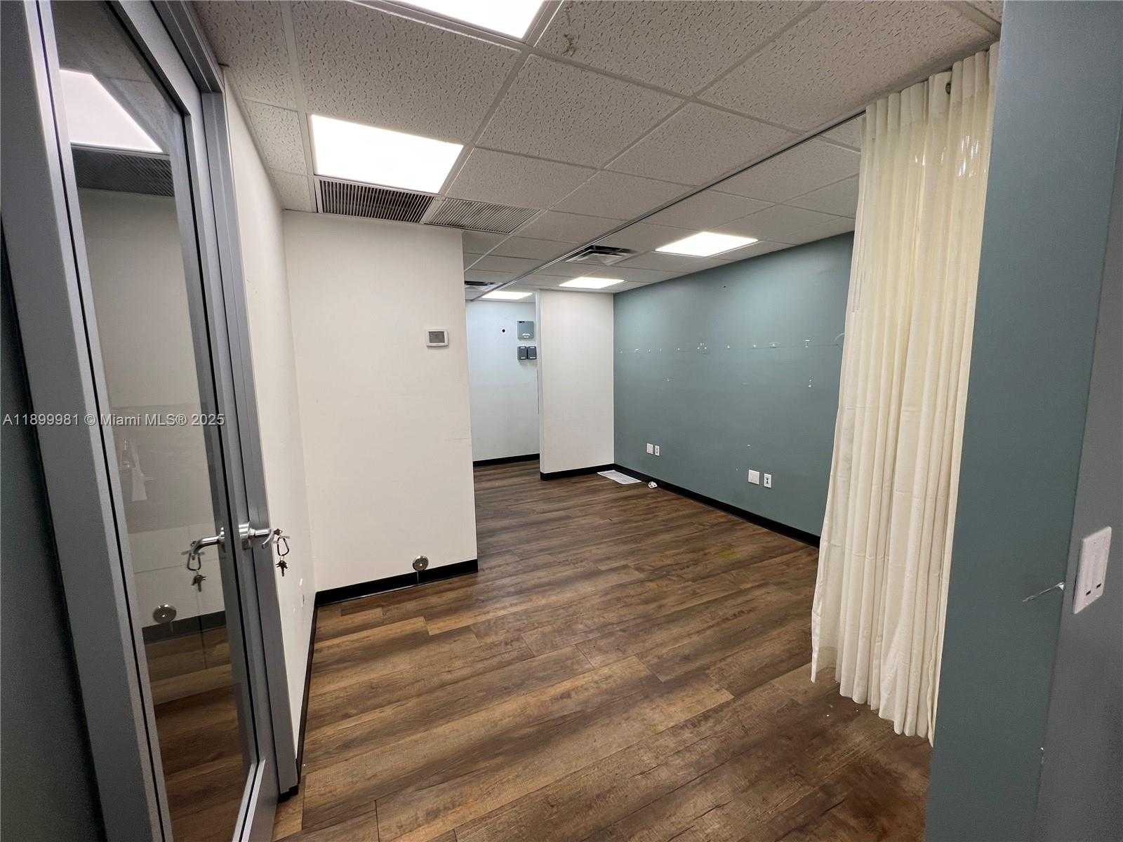 Small Image of 308 MIRACLE MILE, Coral Gables Number 6