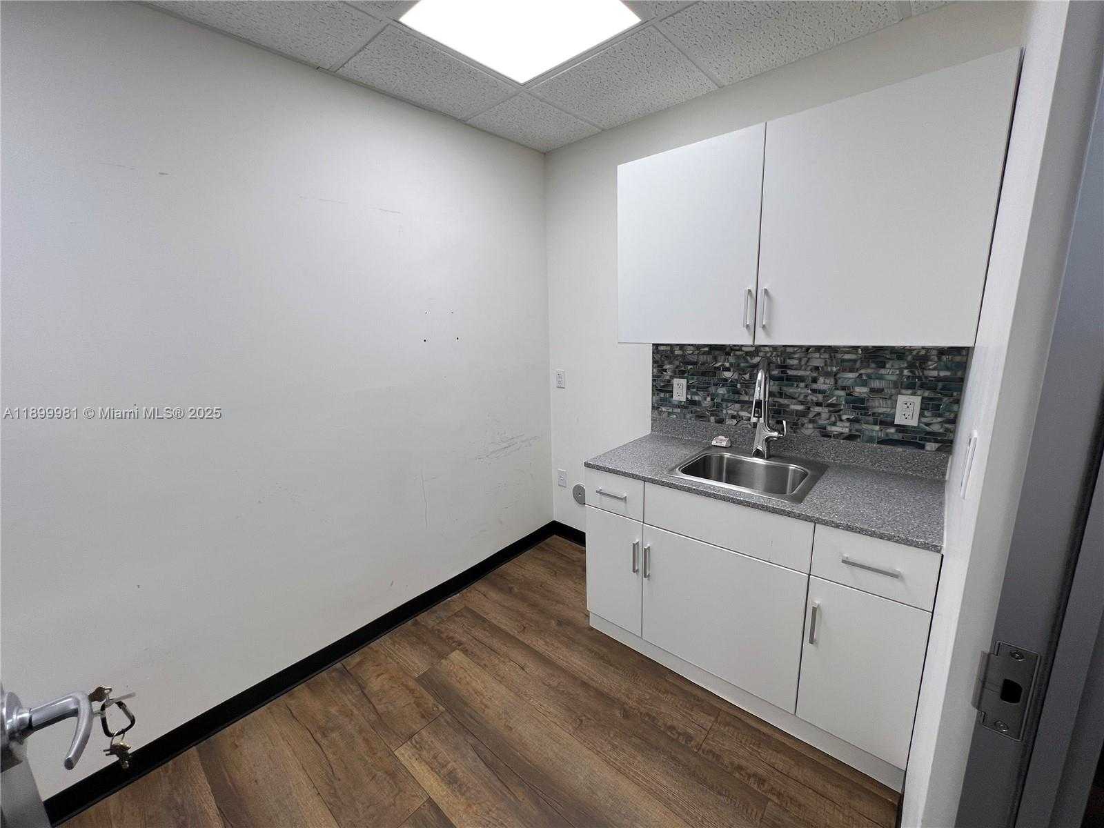 Small Image of 308 MIRACLE MILE, Coral Gables Number 7