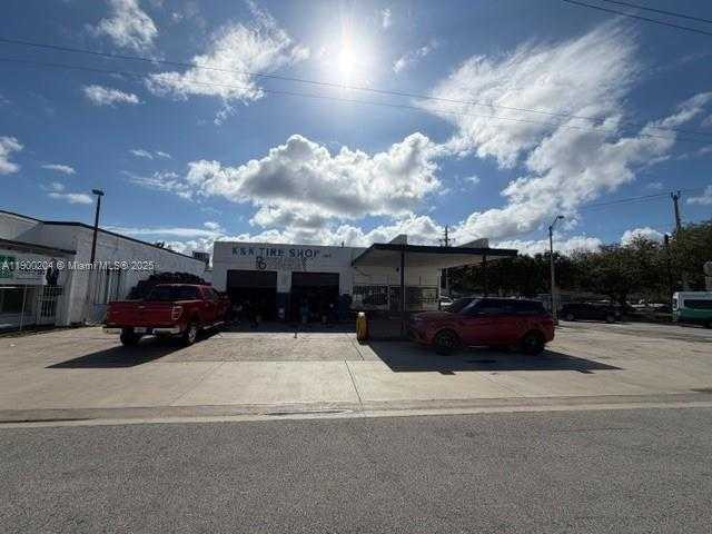 Small Image of 12305 WEST DIXIE HWY, North Miami Number 2