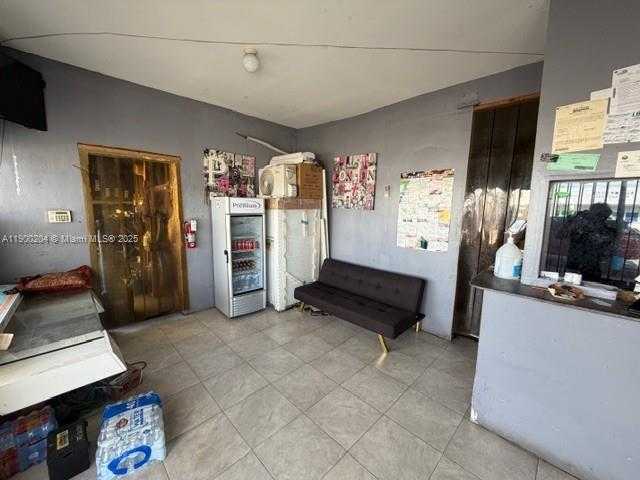Small Image of 12305 WEST DIXIE HWY, North Miami Number 5